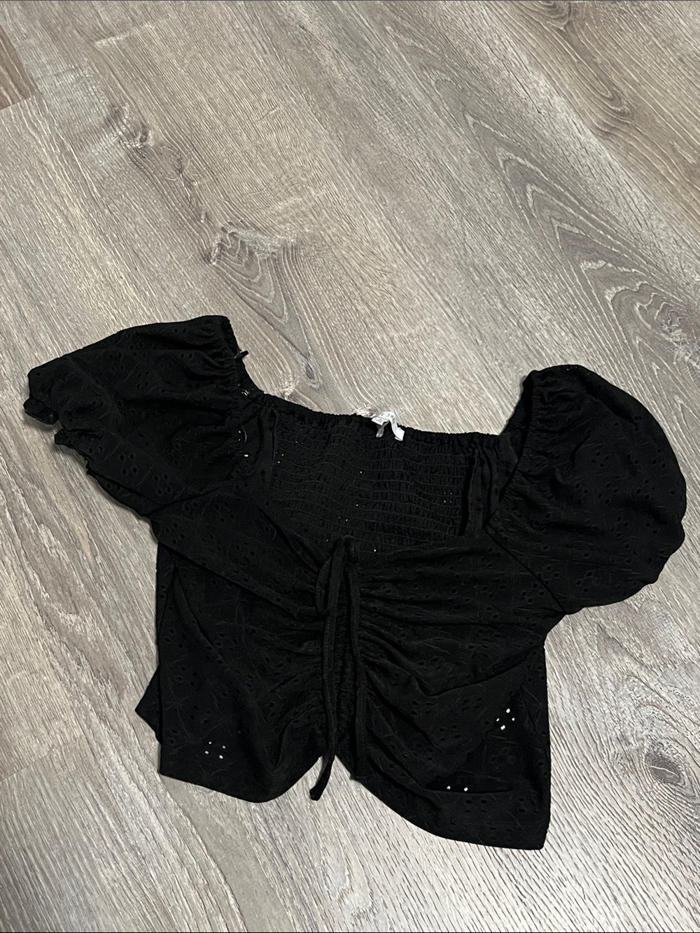 Eyelet cinch crop